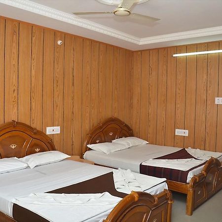 Saravanan Lodge Madras Buitenkant foto